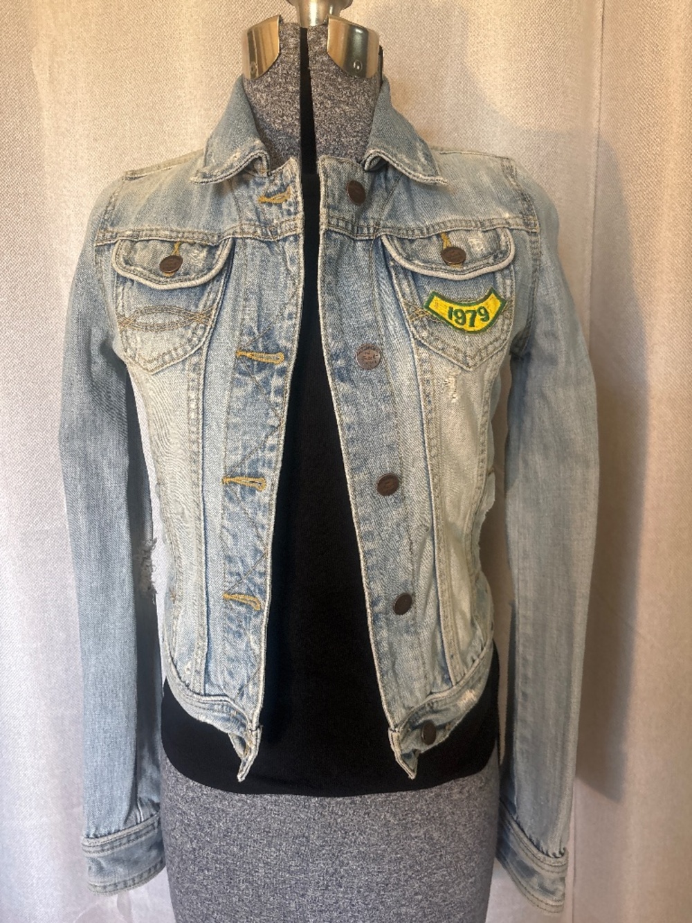 Denim jean jacket with handmade patch - Picture 2 of 3